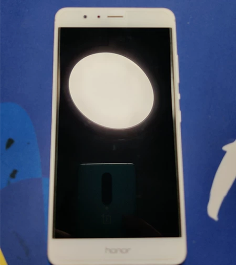 荣耀v8，4+32G，完美屏，边角有小磕碰...