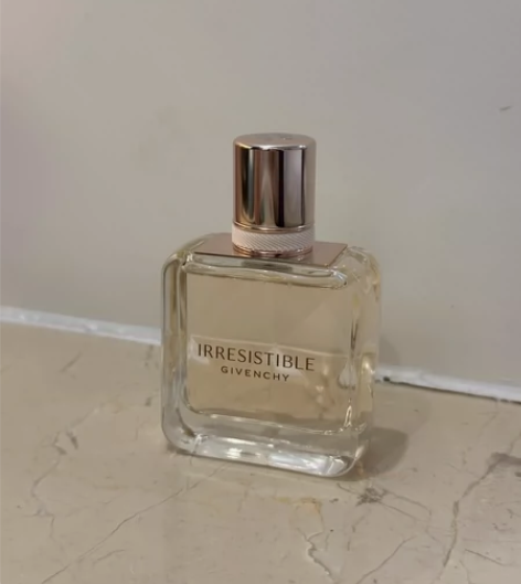 紀梵希香水,雙十一買的 用過幾次,200出