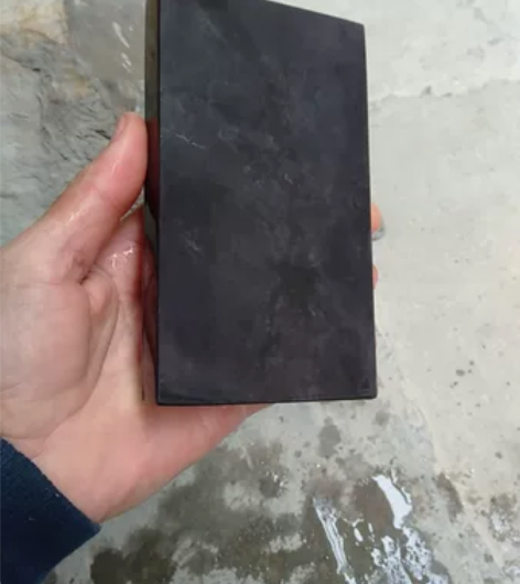 端砚优质上等老水(麻子坑)石料 数量一件。...