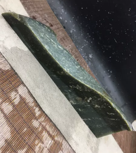 新疆和田玉籽料特色料镇纸笔架原石边角 重1...