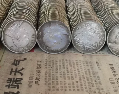 袁大头，银元，舅舅家是收废品的。不知道在哪...