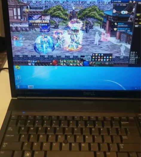 诚信出售二手戴尔笔记本电脑一台,可以玩玩网...