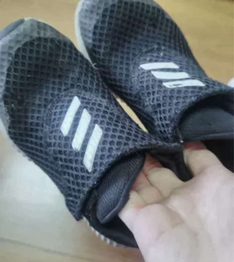 阿迪飞机鞋，31.5码，购于实体店，不介意...