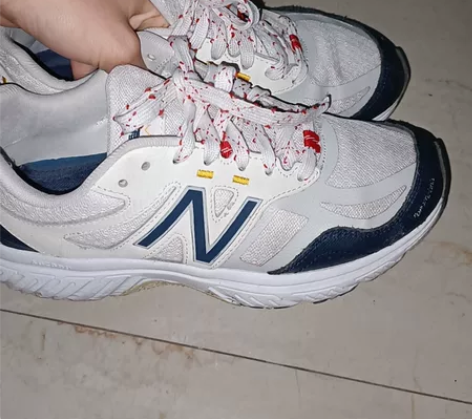 得物买的新百伦鞋，之前火的时候买的，有瑕疵...