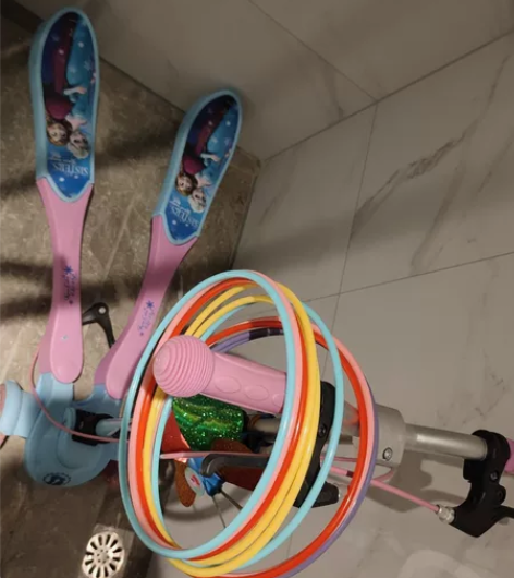 迪士尼四轮蛙式剪刀车，99成新，买来没玩过...