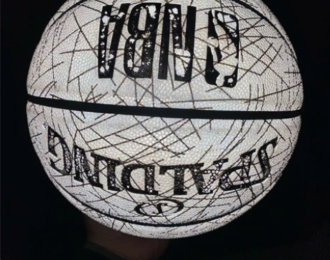 斯伯丁反光篮球，9.5成有瑕疵，使用次数一...