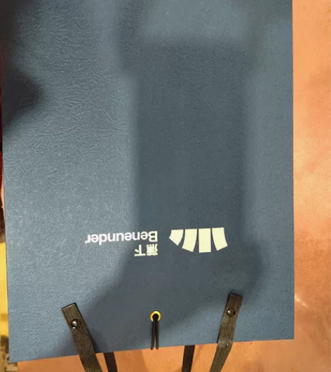 全新闲置雨伞和遮阳伞，共两把，低价给需要的...