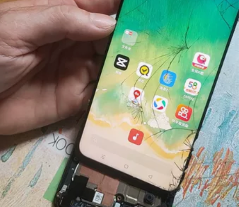 OPPO realme 真我 Q3  只是...