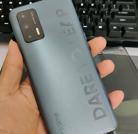 真我q3pro,手机电筒坏了。但其他的都正...