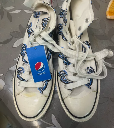 百事帆布鞋，43码270内长，全新。有点发...