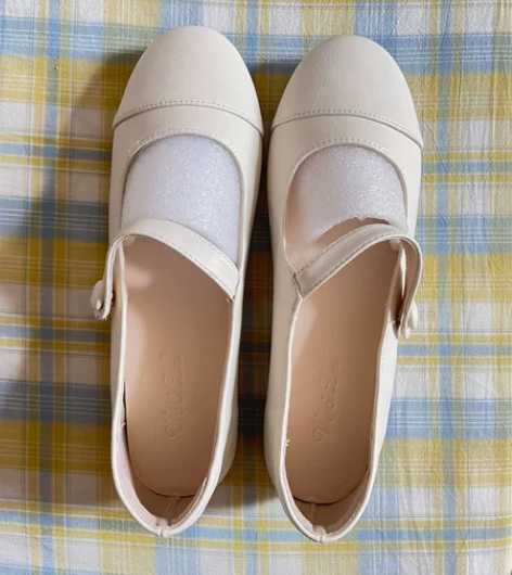 米色单鞋 37码 平底 底很软 包邮出。 ...