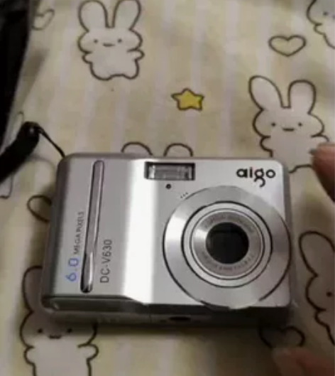 爱国者v630 600万像素，3倍变焦，2...