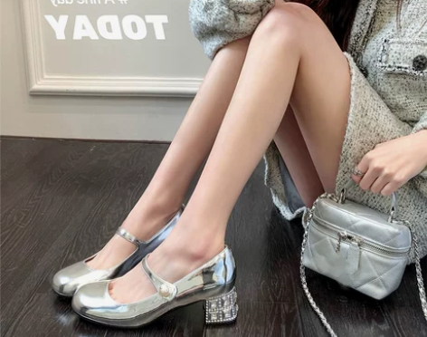 漆皮复古粗跟玛丽珍鞋女2022春季新款珍珠...