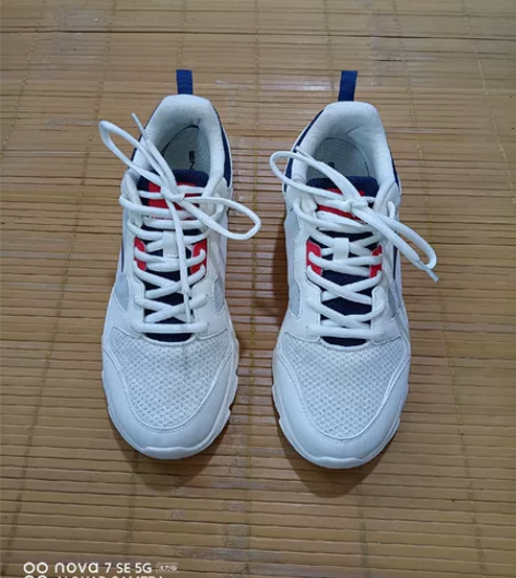 42.5码     正品安踏运动鞋    ...