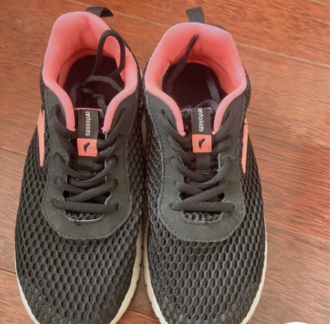 安踏运动鞋，网眼鞋，35码。 感兴趣的话点...