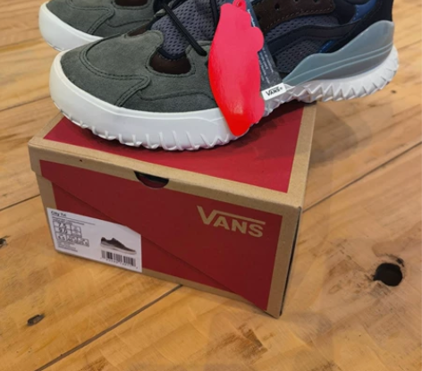 专柜原盒完美相VANS  Bsg city...