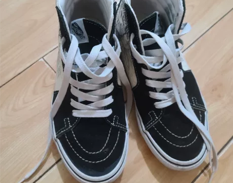 vans高帮，很新，没穿几次。 感兴趣的话...