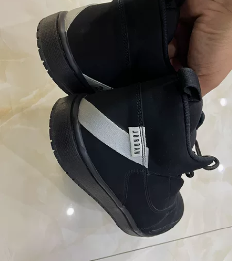 乔丹板鞋,几乎全新,就穿了两三次. 感兴趣...