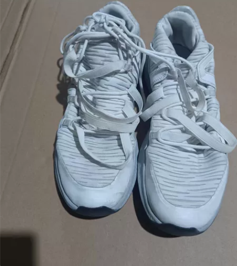 乔丹运动鞋44.5码,正品包邮。 感兴趣的...