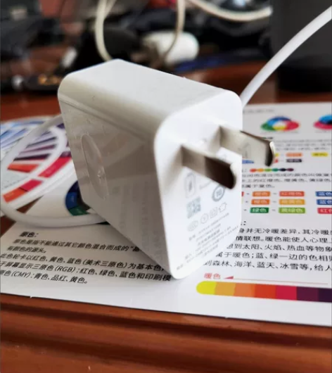 疫情原因，商店倒闭原装充电头支持66瓦现在...