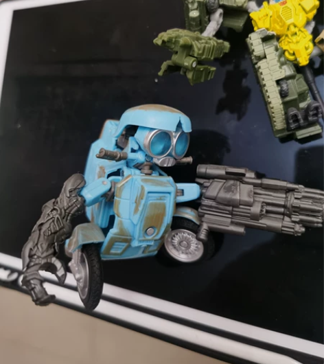 变形金刚玩具 一共七个 毕业收拾宿舍舍友不...