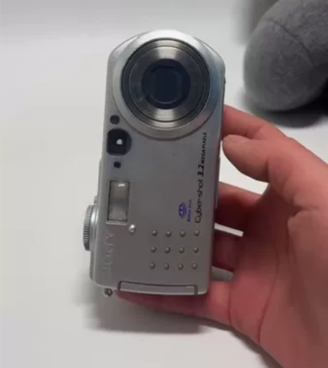 索尼p5银色 顺丰包邮，成色新，复古索尼小...