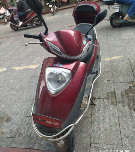 （赠送一个5升汽油桶）女装摩托车闲置现转让...