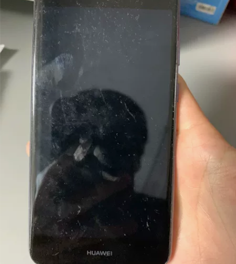 华为畅享7，屏幕是灰尘，很完美，3+32g...