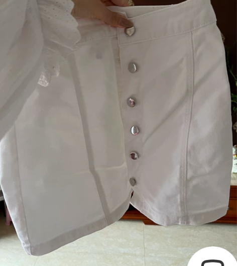 HM纯白A字裙 干净时尚百搭，亲自购于莫斯...