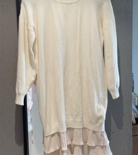 白色针织半高领荷叶边裙M9成新 感兴趣的话...