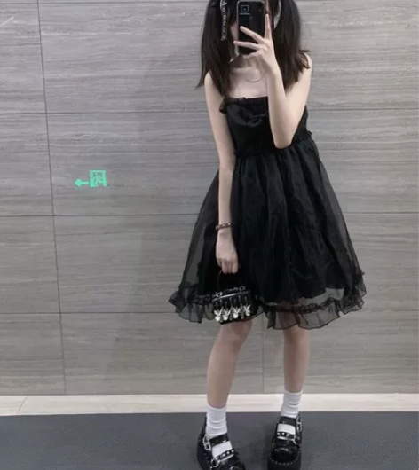 蓬蓬裙 黑色，s码 有瑕疵