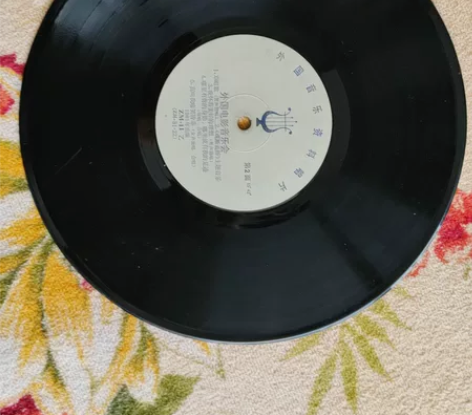 黑胶唱片，外国音乐资料唱片，1981年出版...
