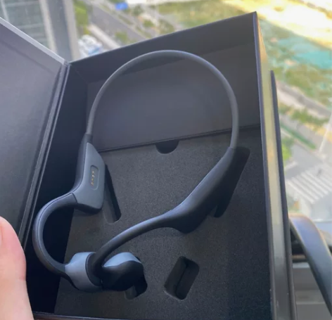 全新未拆封的骨传导耳机，当时600多买的，...