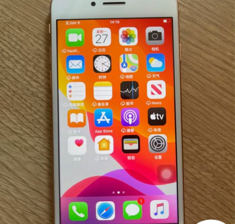 苹果8，换电池和听筒了，其余无划痕 感兴趣...