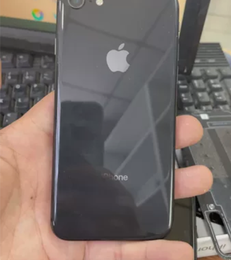 苹果8 64 原装 无拆修 成色好 感兴趣...