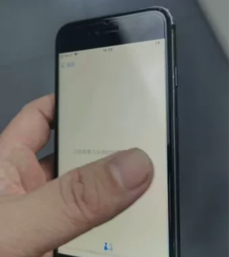 国行小8，大花，64G，全原，换电池，特价...