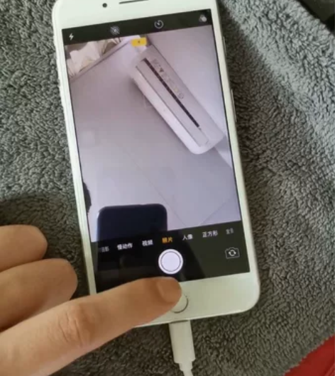 iPhone 8 Plus内存64G有前摄...