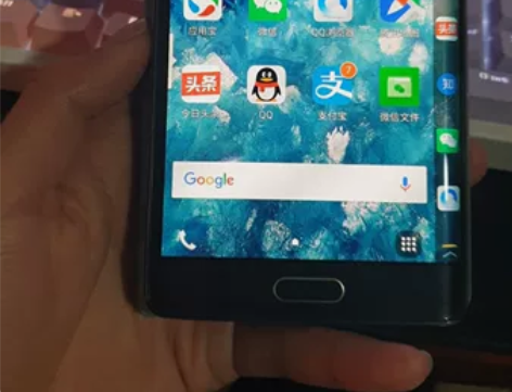 三星Note4的兄弟，Note edge。...