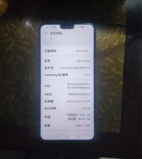 荣耀8x，蓝色， 4+64g。外屏右下角有...