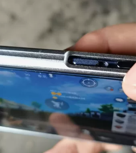 黑鲨4  21年九月份京东购买，外带一套黑...