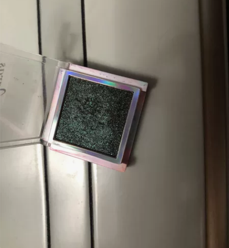 Nars 偏光眼影 可做眼线 感兴趣的话点...