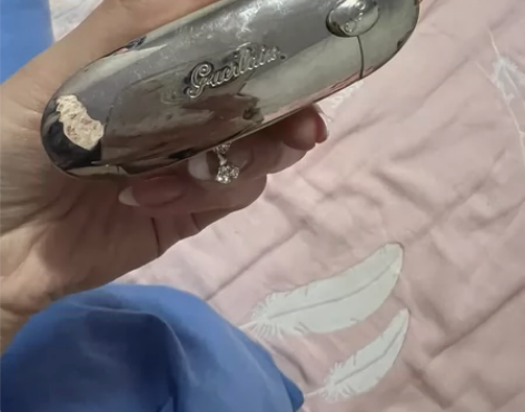 娇兰口红 色号不知道，试色如图！余量如图！