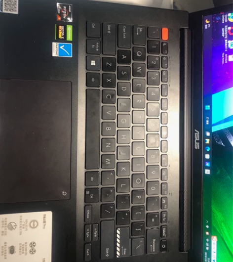 华硕灵耀pro14，拥有游戏本的配置轻薄本...