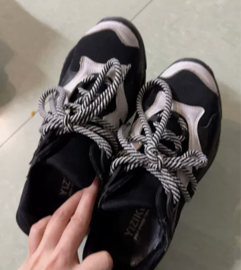 黑色内增高女士运动休闲鞋 黑白相间,买来三...