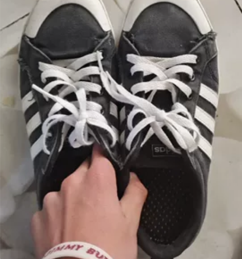 阿迪小板鞋不想穿了出有兴趣的来 感兴趣的话...