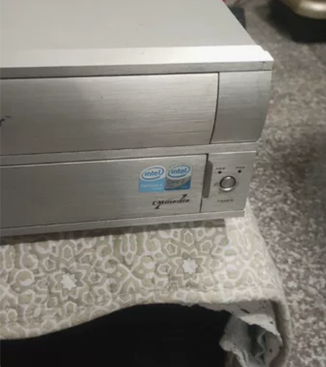 转让电脑机箱一只，款式好看，横竖都可以，有...