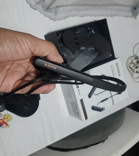 索尼大法，降噪效果很好。 配件齐全，耳机太...