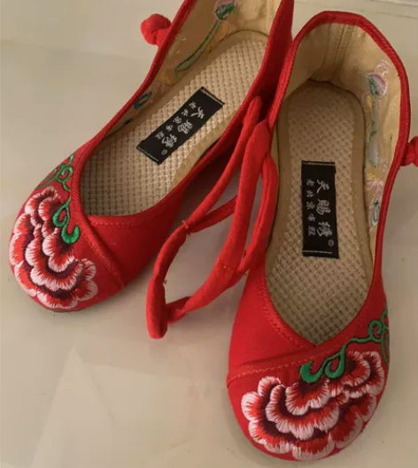35码内增高红色绣花鞋绣合鞋 订婚穿了一天...
