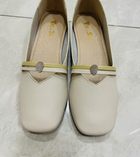 单鞋,纯皮,全新,大奥莱购买,Vu##am...