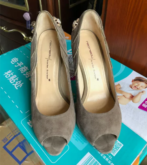 热风女鞋 带防水台 九成新,35码,60包...